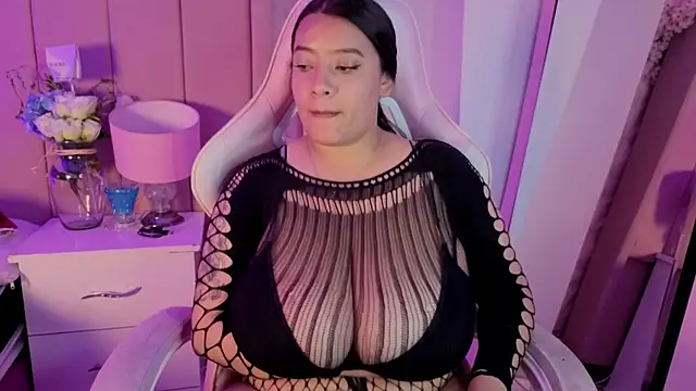 MollyBigBoobs12 webcam
