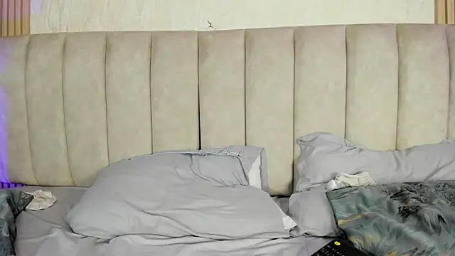 julimonroe_ webcam