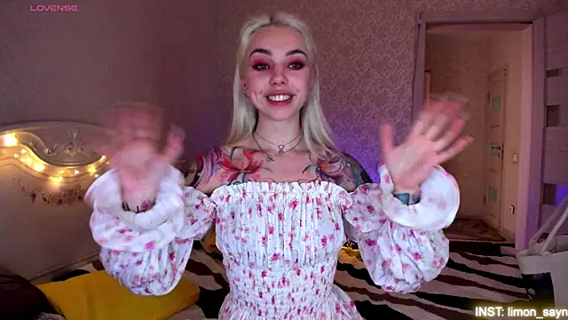 LillyMoure_ webcam