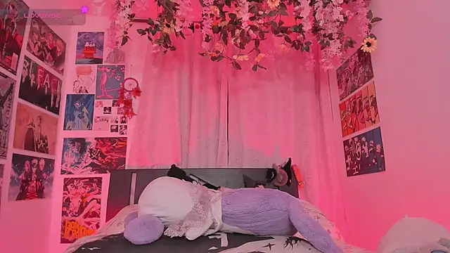 MissCurvyTop webcam