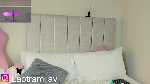 MilaVelour webcam
