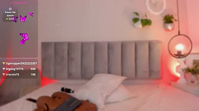 Tina_curly webcam
