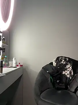 Just-Lilly live cam on StripChat