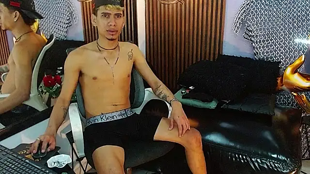 Skinny_cute_Alyer webcam