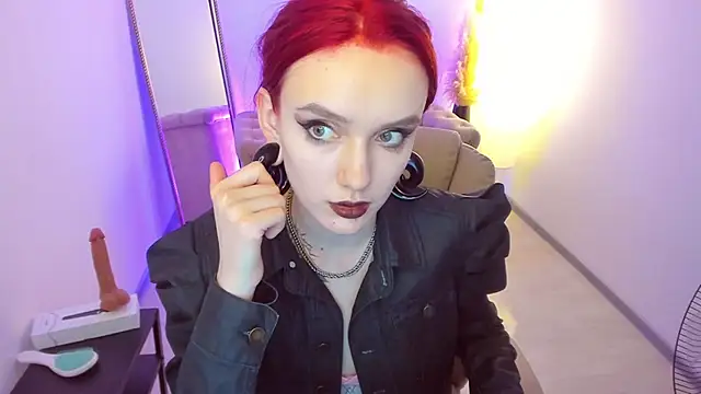 CrimsonMarquise webcam
