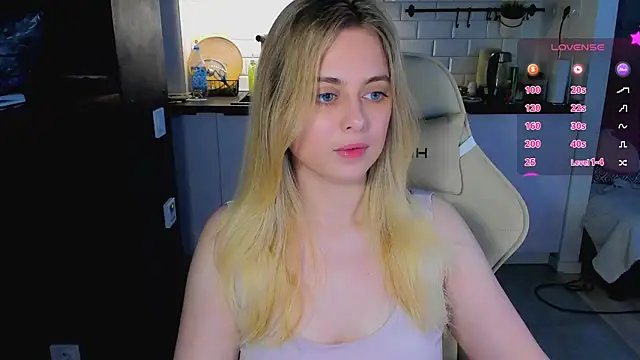 blonde_kellyy webcam