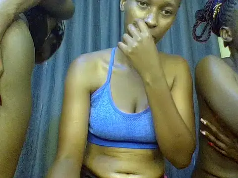 Lovey_doveyy webcam