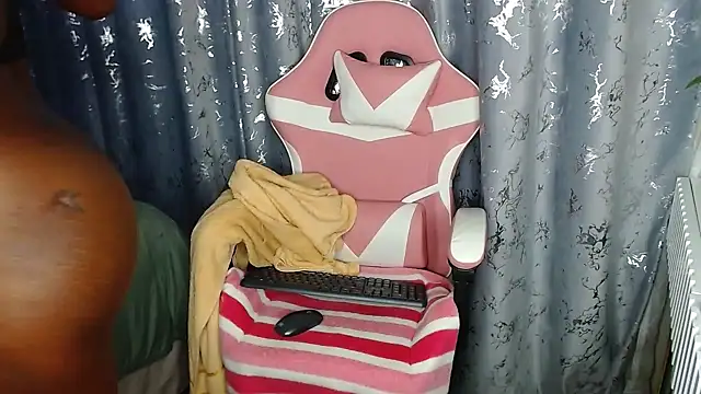NaughtyMilf_Lilly webcam