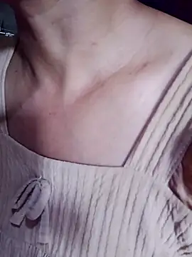 Chin-ni live cam on StripChat
