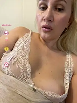 YourBlondee live cam on StripChat