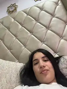 Lucy_engel live cam on StripChat