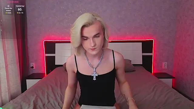 vulgarblondee live cam on StripChat