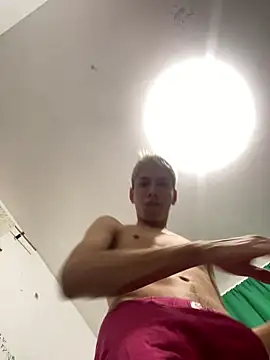 noah_kinderknecht live cam on StripChat