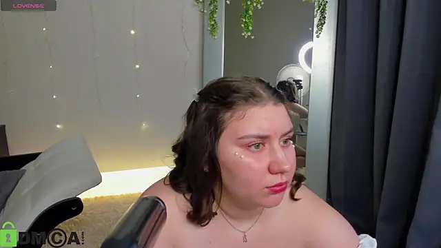 Velvet_Kisss webcam