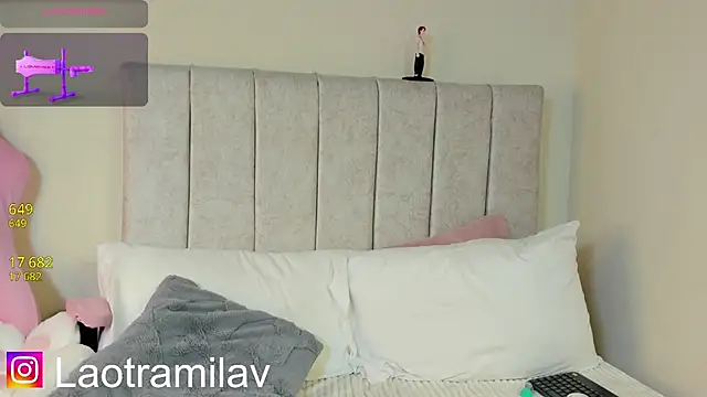 MilaVelour webcam