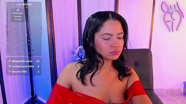 EmmaRay3 live cam on StripChat
