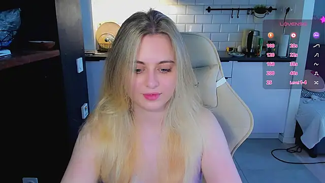 blonde_kellyy webcam