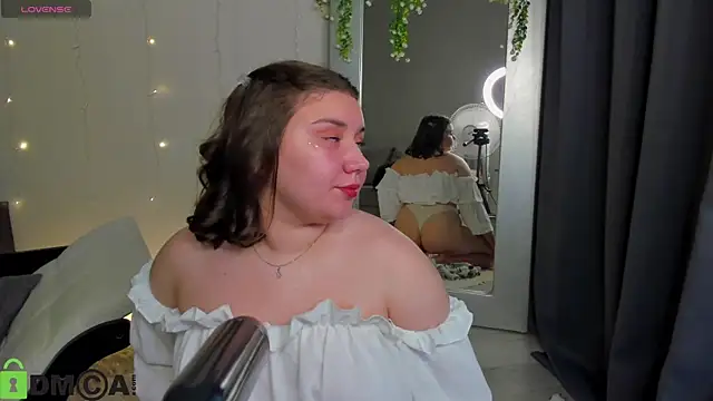 Velvet_Kisss webcam