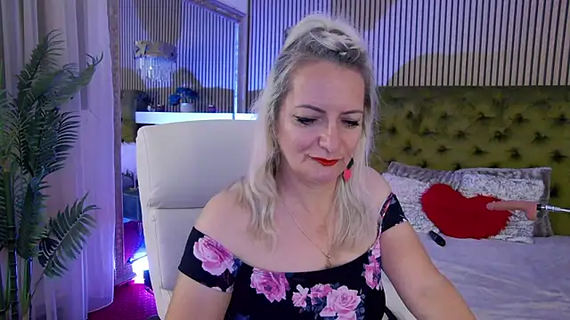 LadyTouch live cam on StripChat
