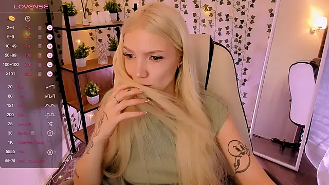 AnyaTaylor_ webcam