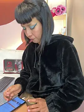 Valkiriia_wiine webcam