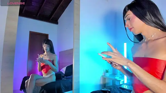 LaraRous webcam