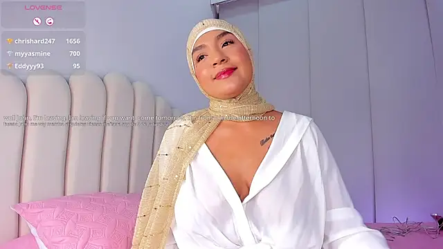 amira-zahra's live room