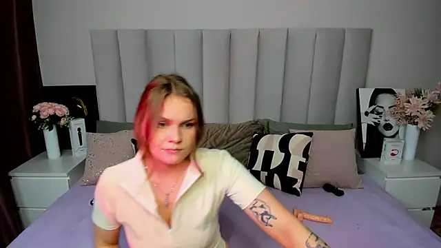 KattyWests webcam