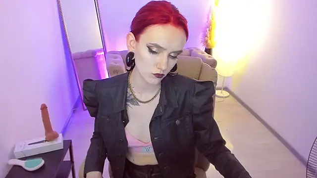 CrimsonMarquise webcam