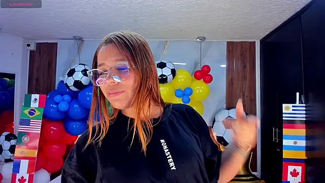 mia_18v webcam