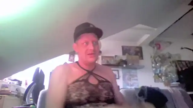 Bigthroaterboy webcam
