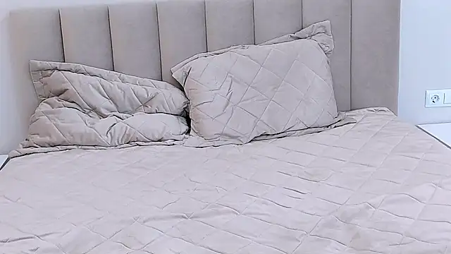lulu_wolf webcam