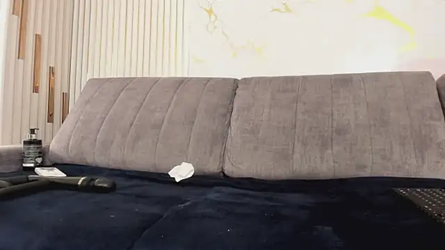 NhoanBrunette webcam