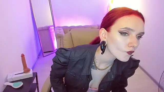 CrimsonMarquise webcam