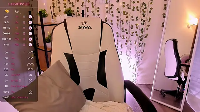 AnyaTaylor_ webcam