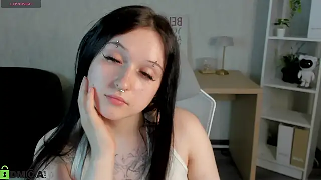 Emma-Blissa live cam on StripChat