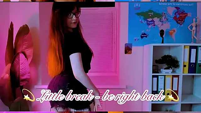CarolGiggly live cam on StripChat