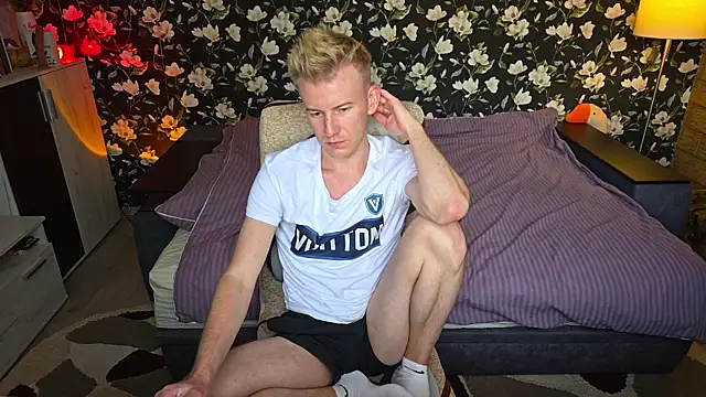 Vuitton live cam on StripChat