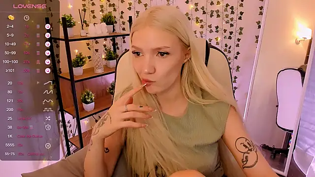 AnyaTaylor_ webcam