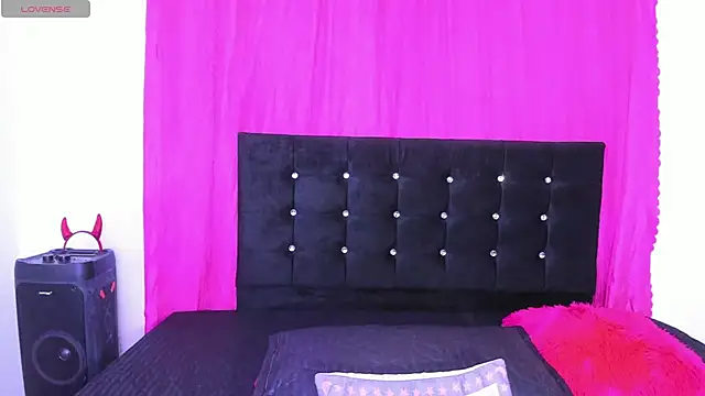 cutenaked_8 webcam