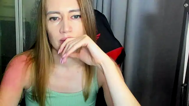 jessfoxxx - JessFoxxx's free webcam - UK Sex Cams