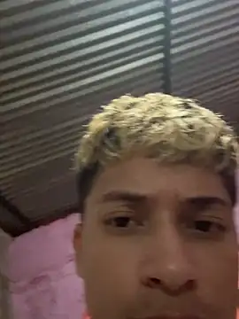 THE_KING_KEY1 webcam