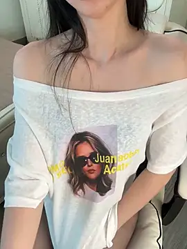 AmyamySerena webcam