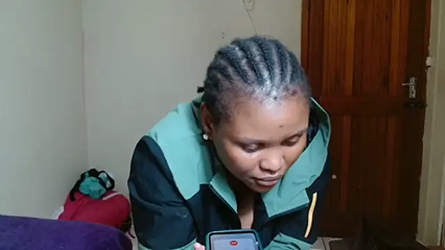 Blonde112 webcam