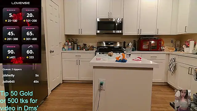 Blondiewithanass