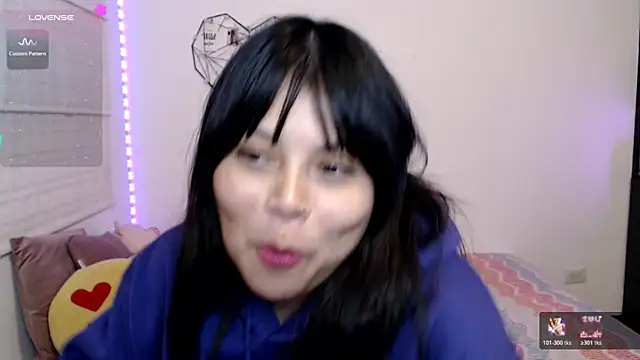 EllieMoonX webcam