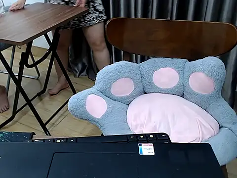 Maia_9999 live sex cam