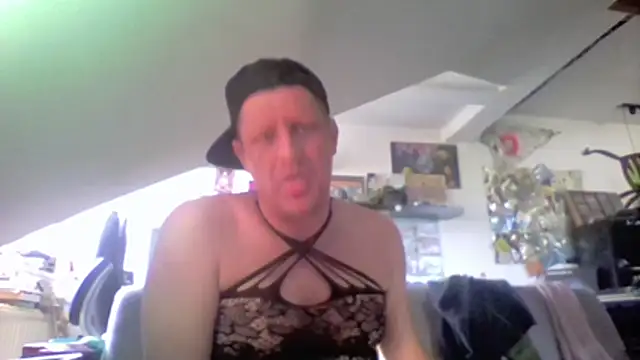 Bigthroaterboy webcam