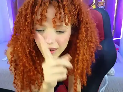 Kiaralovee26 webcam