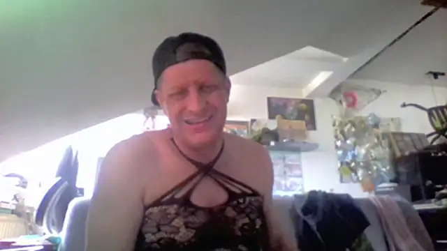 Bigthroaterboy webcam